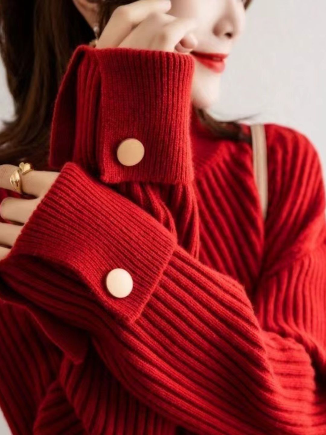 Top tricoté à col roulé uni avec boutons pour femmes - Projet Paris - Élégance et confort