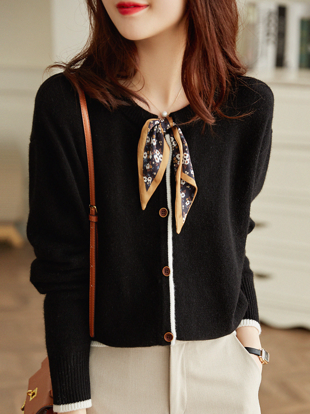 Cardigan en coton tricoté vintage à col rond - Projet Paris - Élégance classique et confort absolu