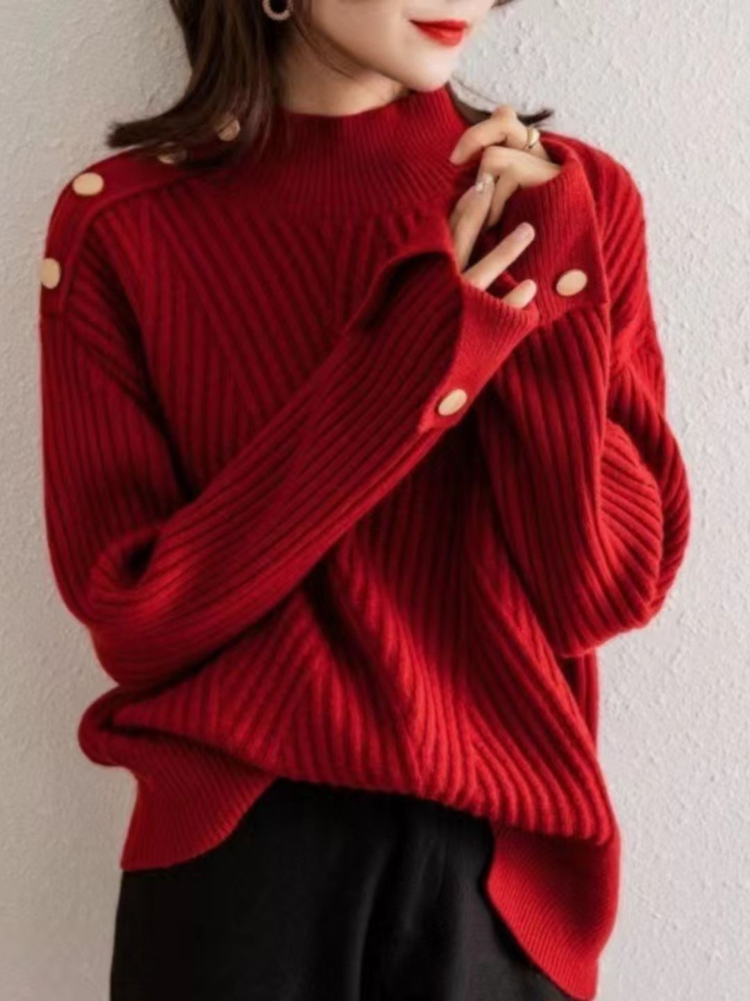 Top tricoté à col roulé uni avec boutons pour femmes - Projet Paris - Élégance et confort
