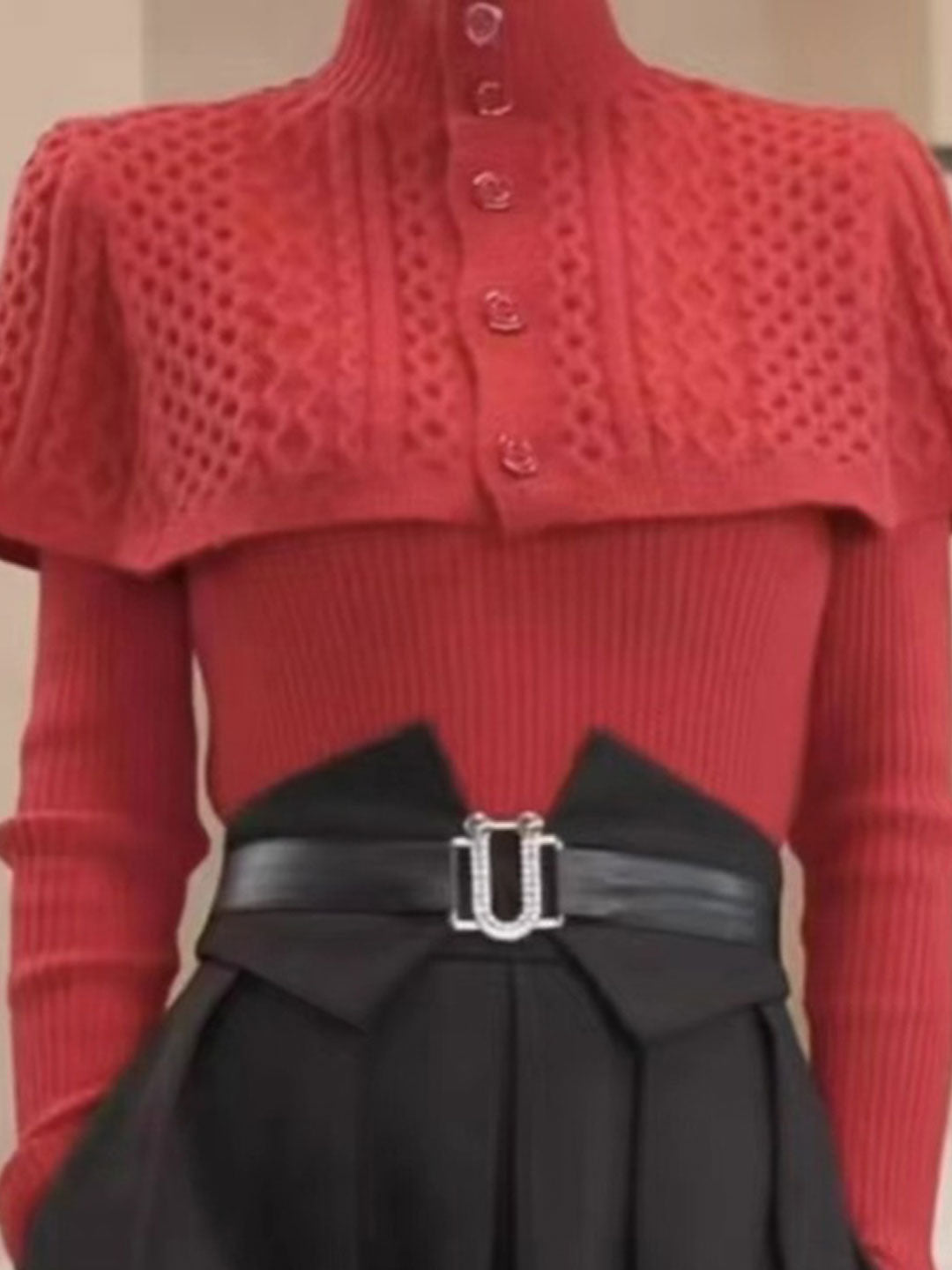 Ensemble pull à col roulé et châle tricoté classique - Projet Paris - Raffinement et praticité