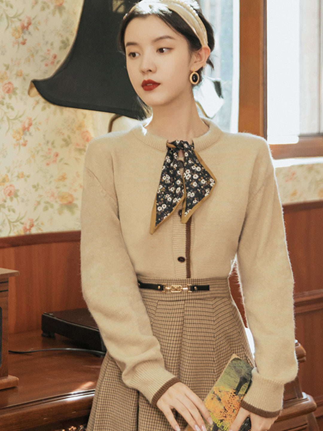 Cardigan en coton tricoté vintage à col rond - Projet Paris - Élégance classique et confort absolu