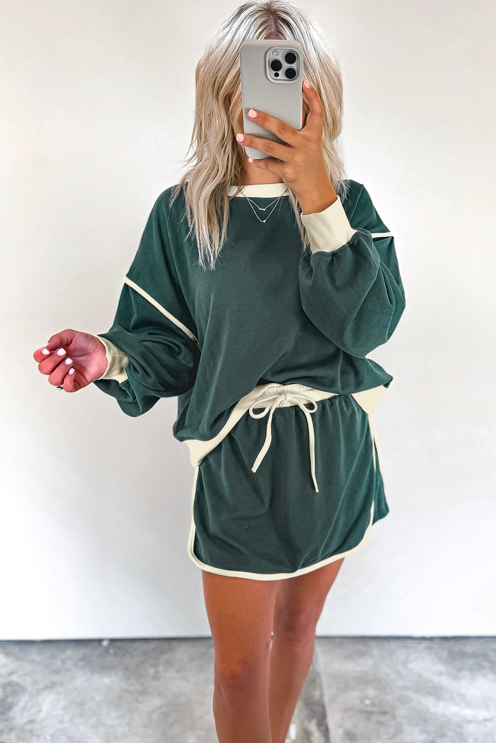 Ensemble classique tricoté avec contraste de couleurs - Set décontracté avec taille lacée - Projet Paris - Élégance et confort