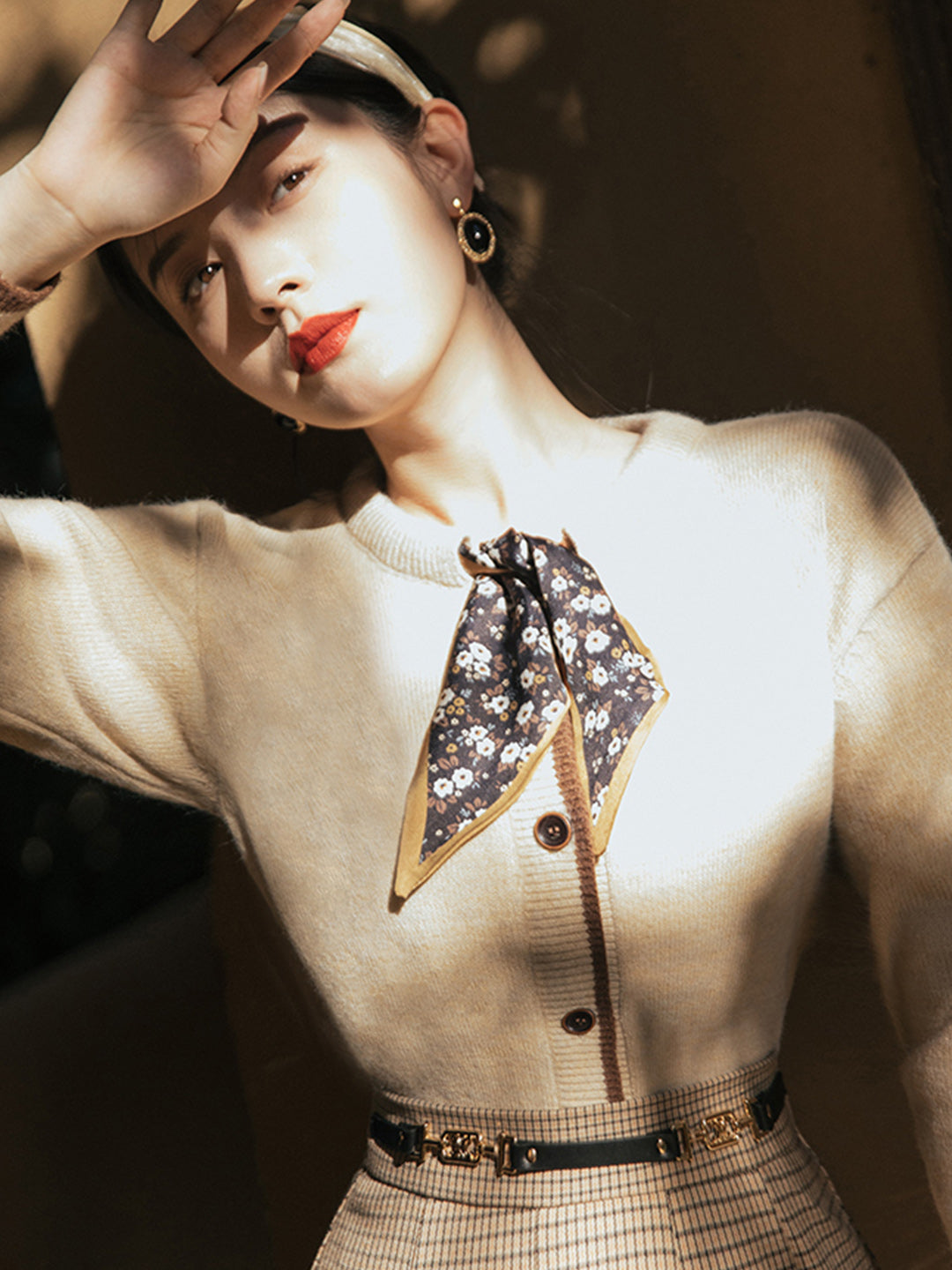 Cardigan en coton tricoté vintage à col rond - Projet Paris - Élégance classique et confort absolu