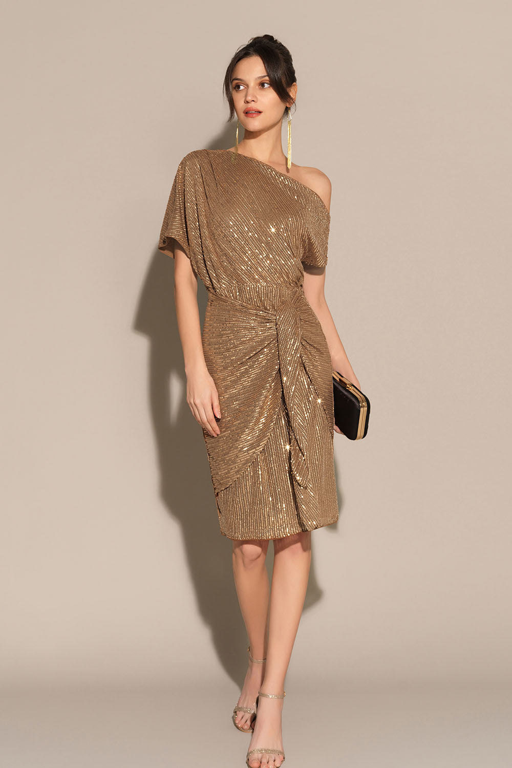 Robe asymétrique à paillettes - Épaule dénudée - Projet Paris - Brillance et allure glamour