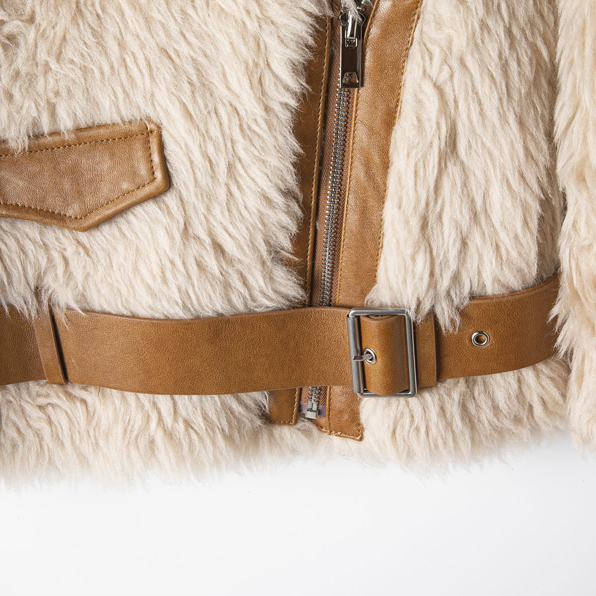 Manteau L'Allure Éternelle par Isabelle Fontaine - Intemporel et raffiné - Projet Paris - Élégance