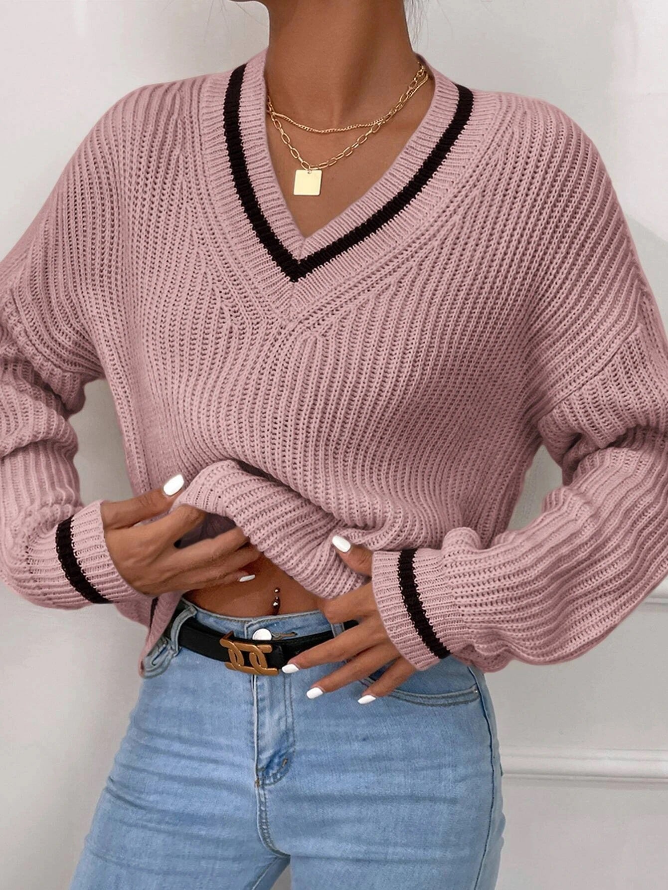 Pull à col en V avec patchwork - Style et Originalité - Projet Paris - Look unique et stylé