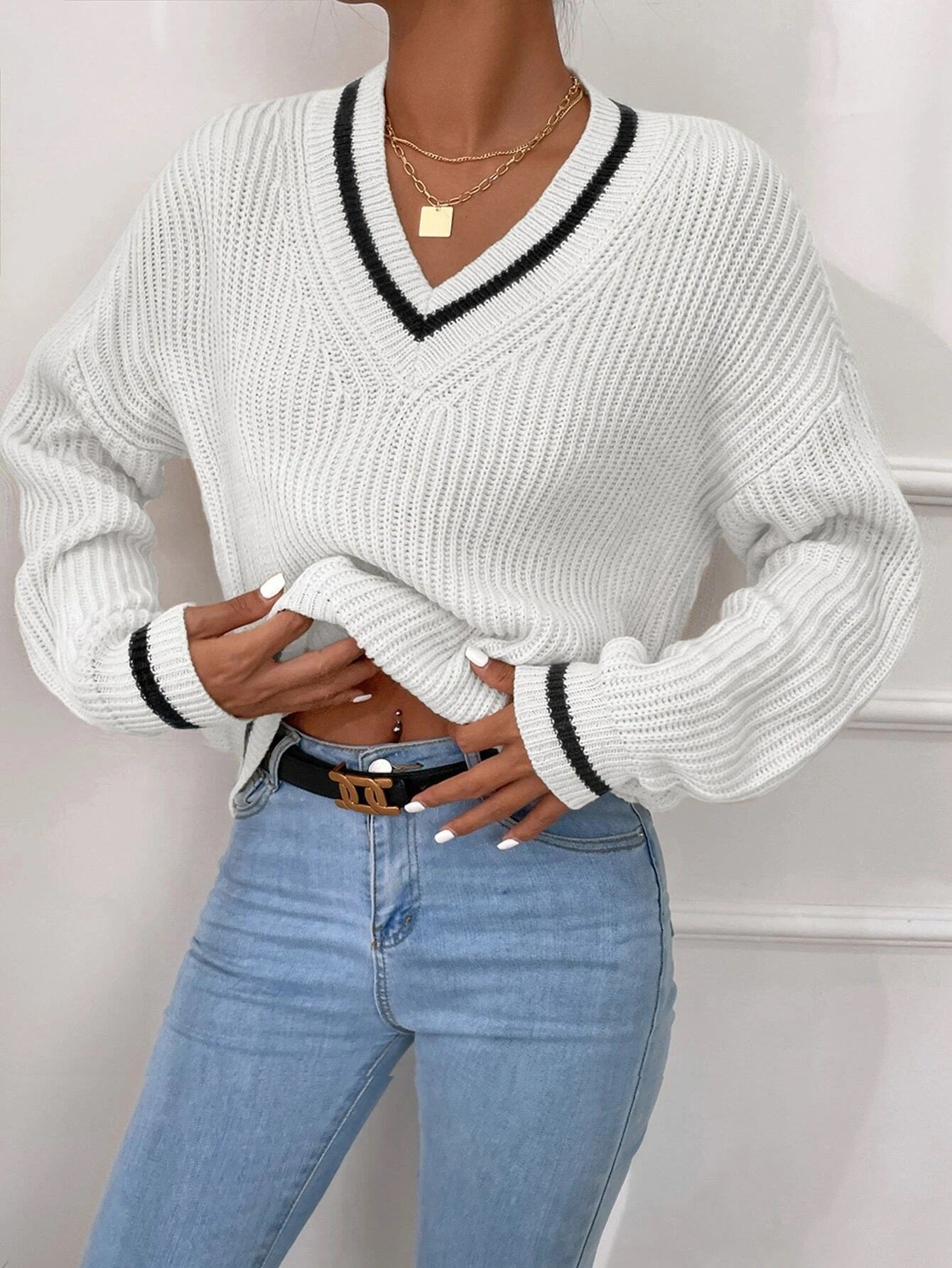 Pull à col en V avec patchwork - Style et Originalité - Projet Paris - Look unique et stylé