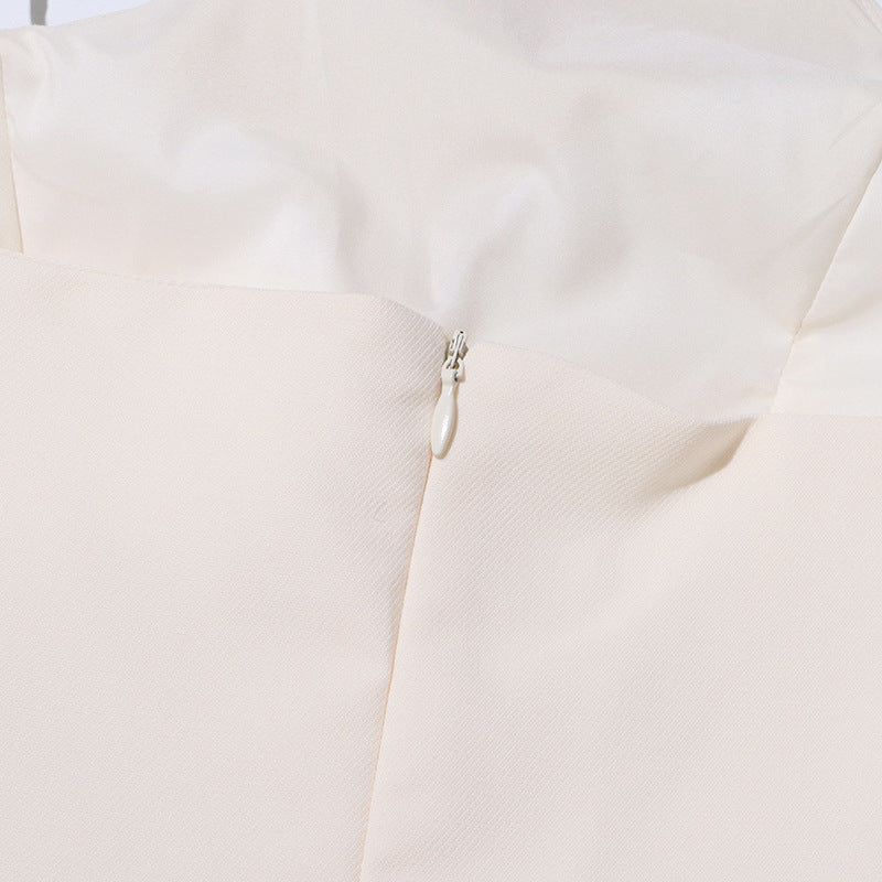 Robe blanche asymétrique plissée avec bretelle - Projet Paris - Charme sophistiqué