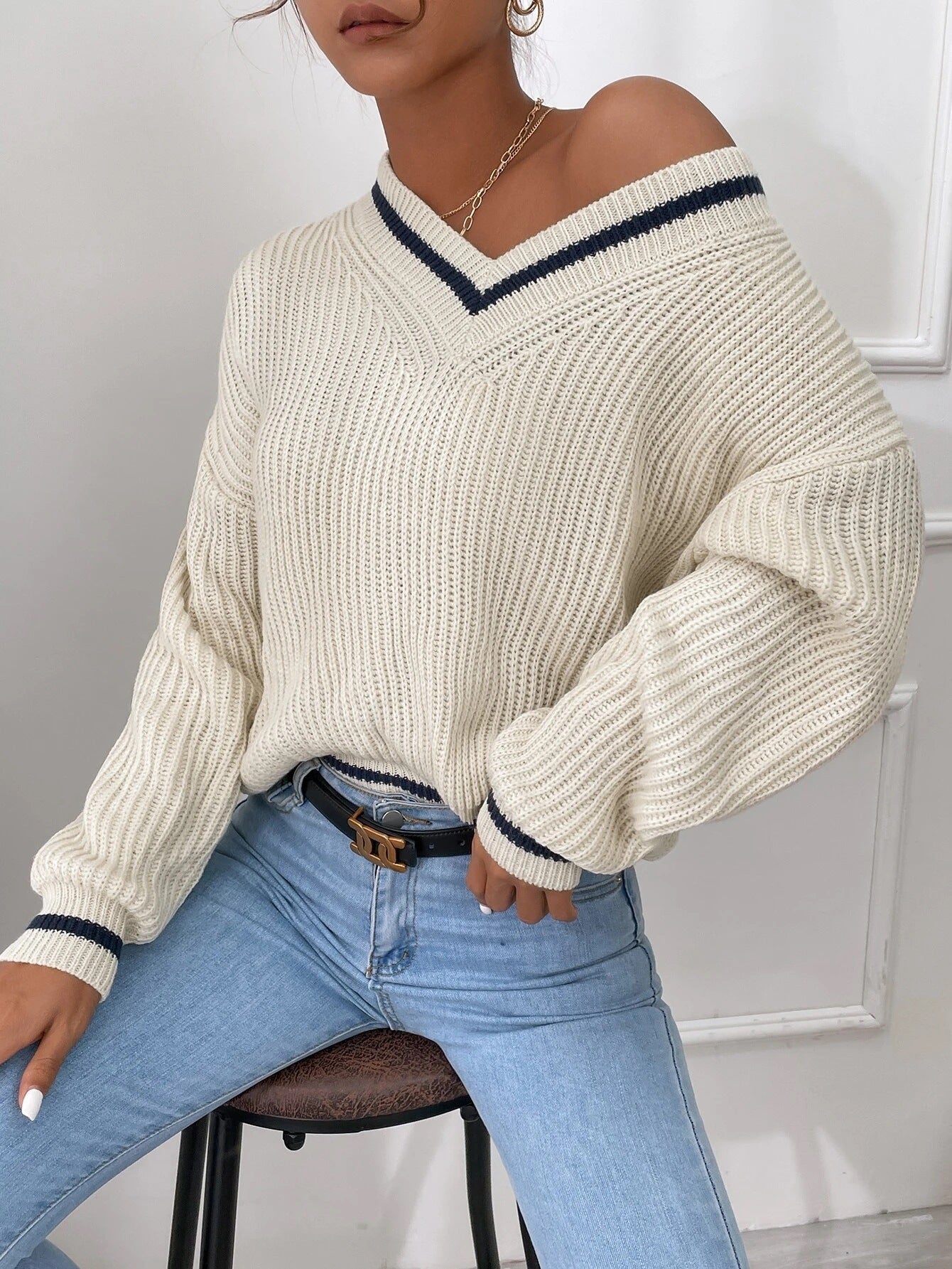 Pull à col en V avec patchwork - Style et Originalité - Projet Paris - Look unique et stylé