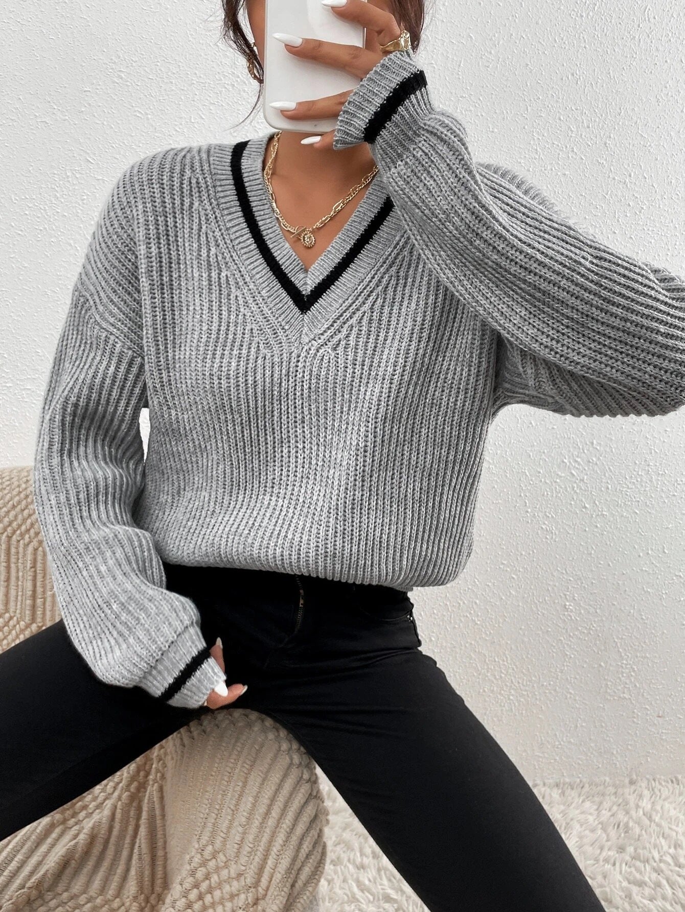 Pull à col en V avec patchwork - Style et Originalité - Projet Paris - Look unique et stylé