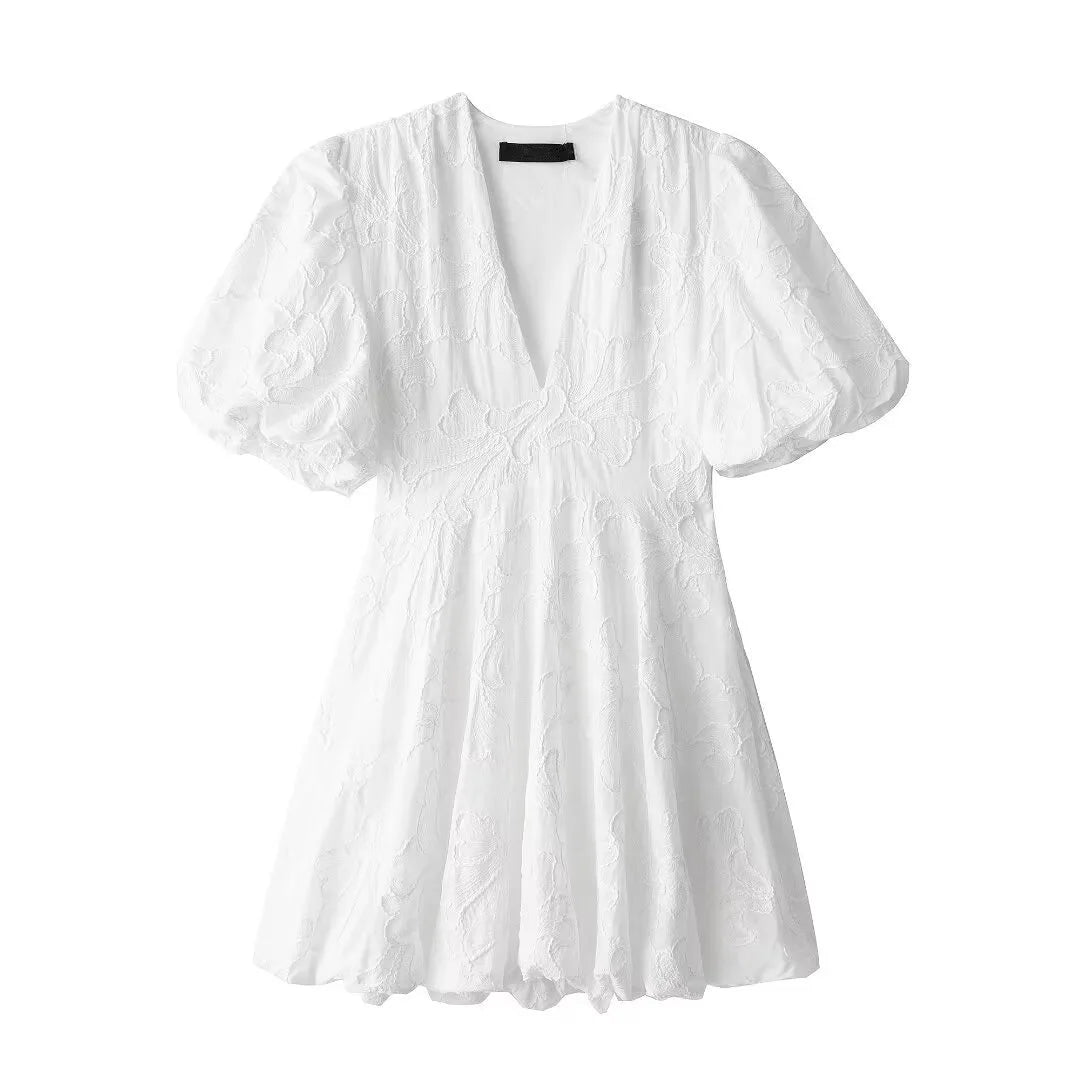 Robe à manches bouffantes brodées - Projet Paris - Raffinement et détails précieux