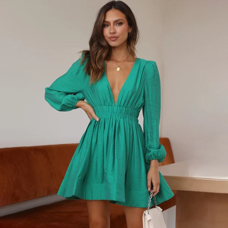 Robe avec V-Ausschnitt - Projet Paris - Élégance intemporelle - Parfaite pour un look chic