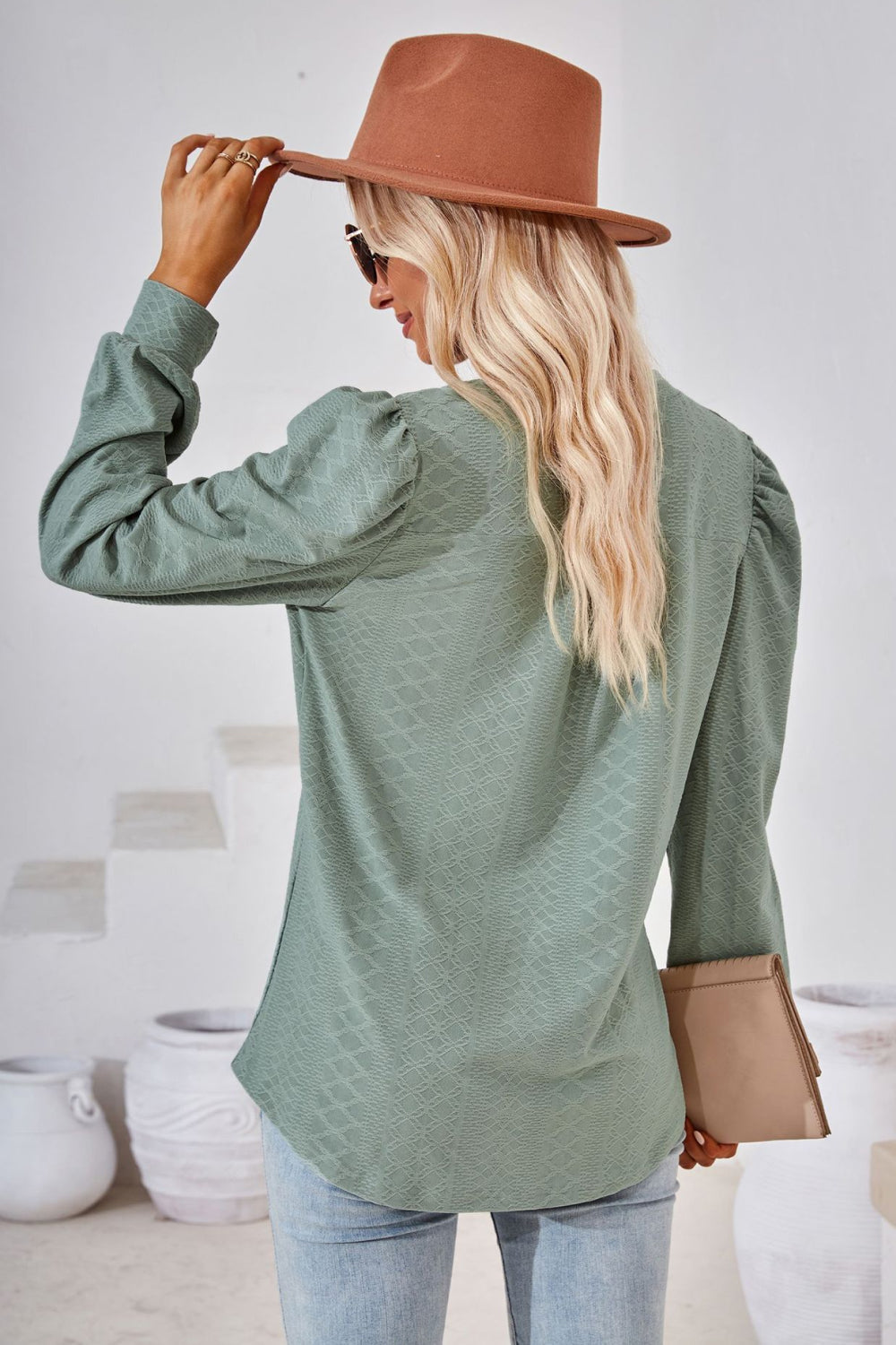 Blouse à manches bouffantes et col en V pour femmes - Projet Paris - Élégante et légère
