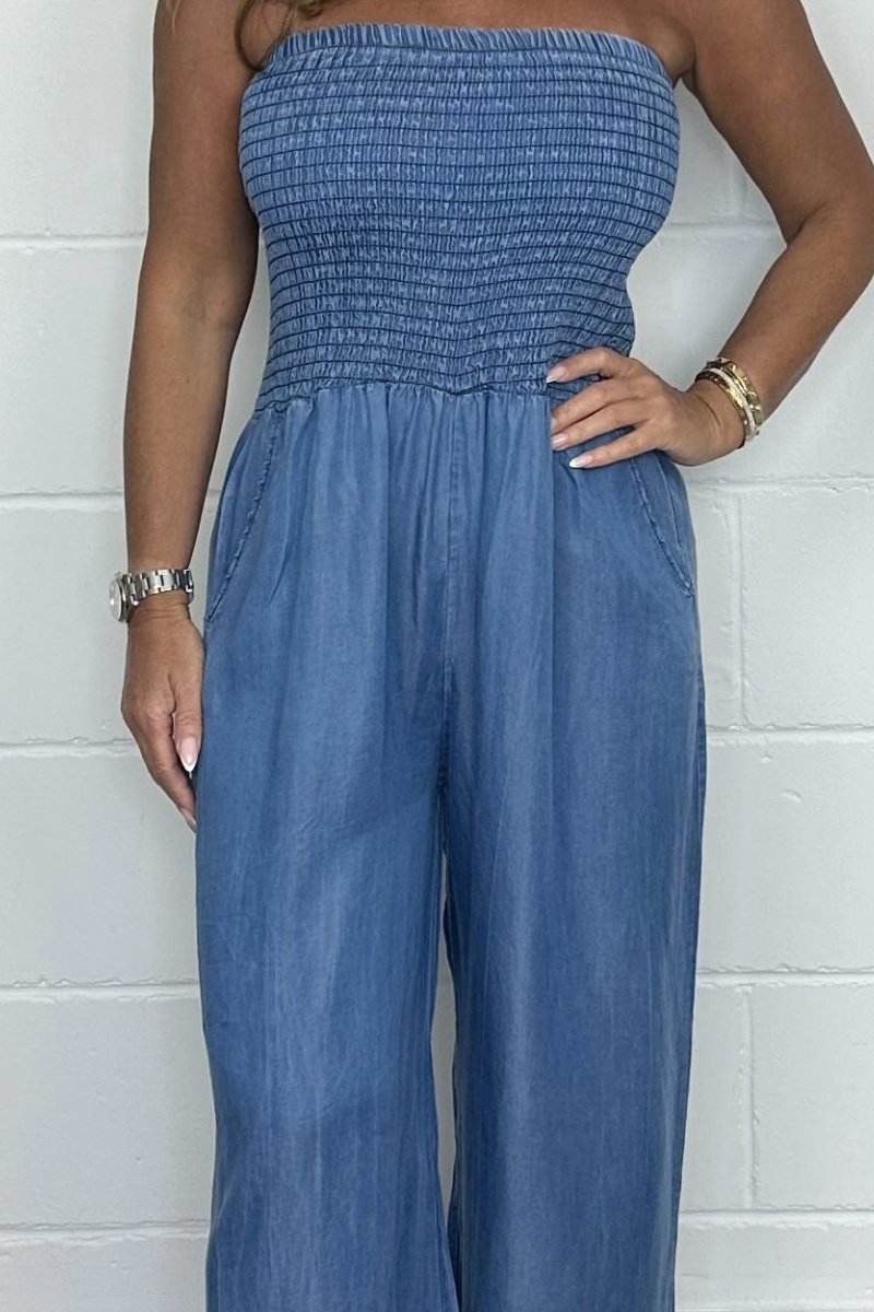 Jumpsuit en Denim Lavé – Projet Paris – Casual et Stylé – Parfait pour les Moments Décontractés
