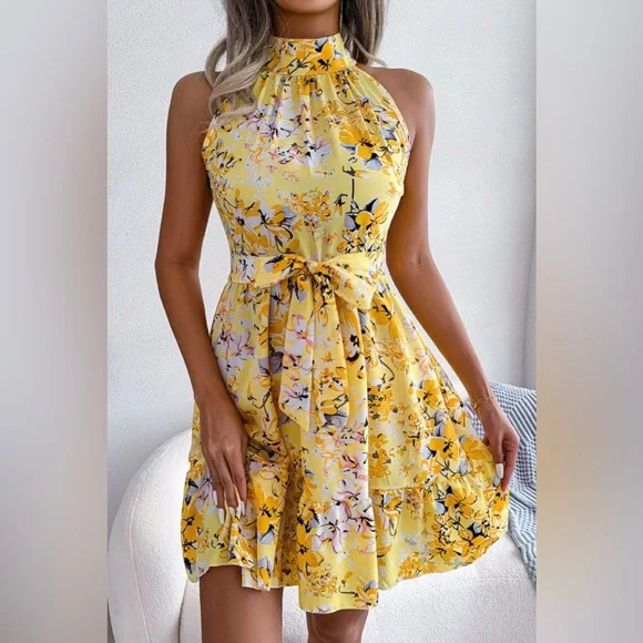 Robe Trapèze Fleurie avec Ceinture à Nœud et Ourlet Froncé - Projet Paris - Parfaite pour une allure élégante