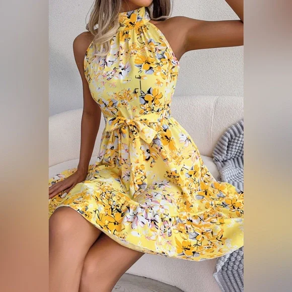 Robe Trapèze Fleurie avec Ceinture à Nœud et Ourlet Froncé - Projet Paris - Parfaite pour une allure élégante