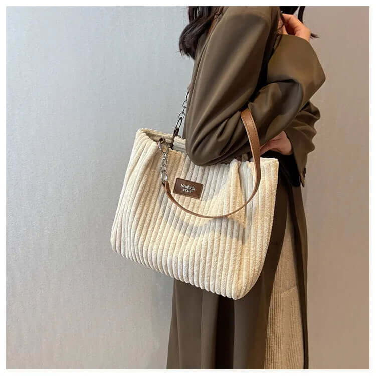 Sac en velours pour femme - Élégance et douceur - Projet Paris - Un accessoire chic pour rehausser votre tenue avec une texture luxueuse - Fermeture magnétique et bandoulière réglable