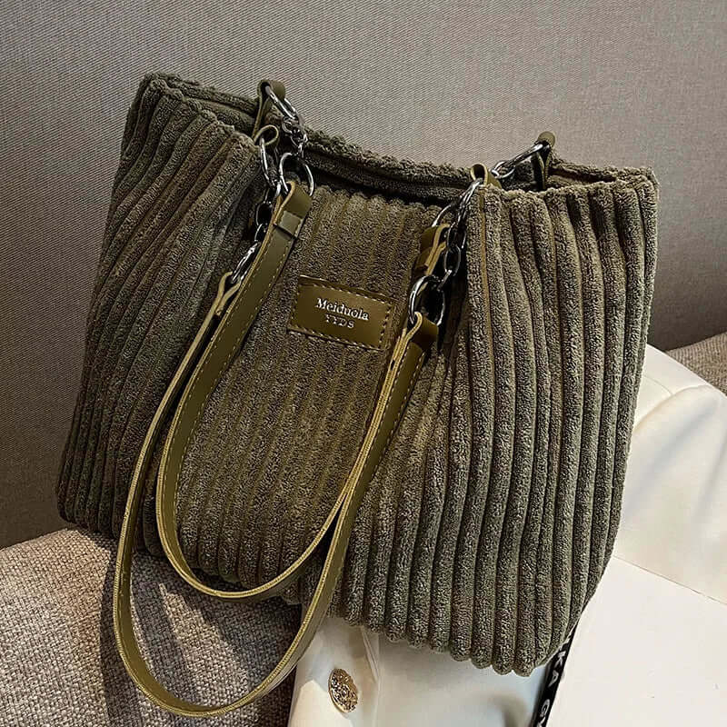 Sac en velours pour femme - Élégance et douceur - Projet Paris - Un accessoire chic pour rehausser votre tenue avec une texture luxueuse - Fermeture magnétique et bandoulière réglable