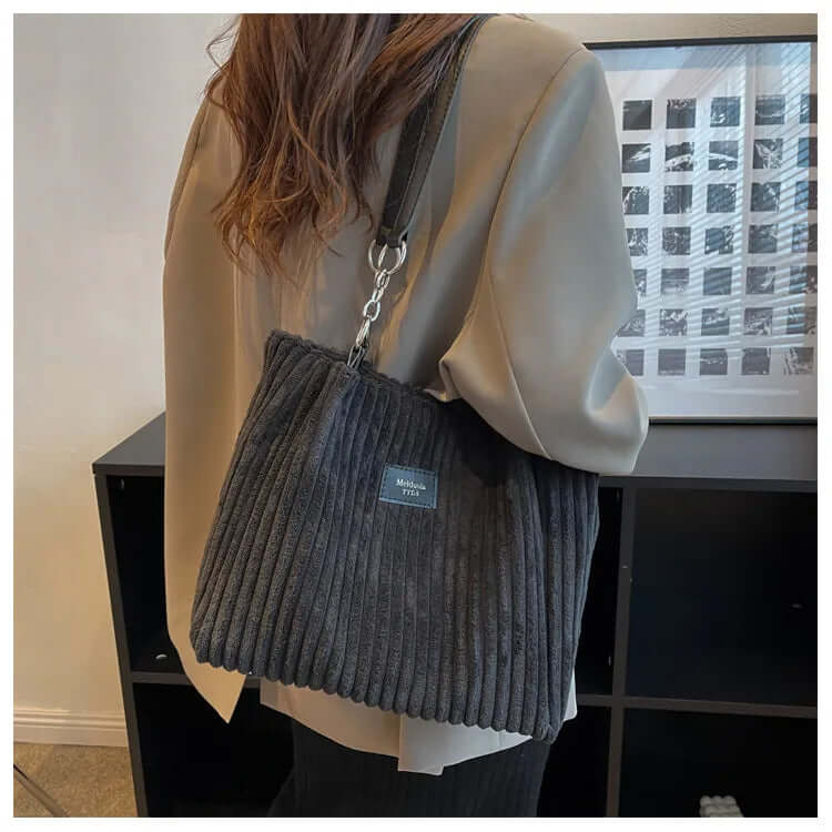 Sac en velours pour femme - Élégance et douceur - Projet Paris - Un accessoire chic pour rehausser votre tenue avec une texture luxueuse - Fermeture magnétique et bandoulière réglable