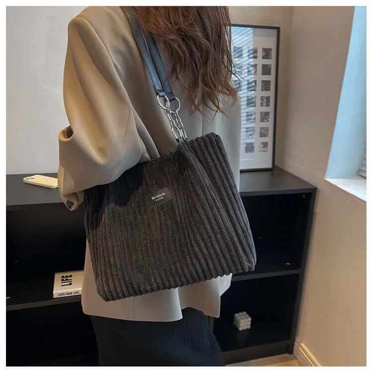 Sac en velours pour femme - Élégance et douceur - Projet Paris - Un accessoire chic pour rehausser votre tenue avec une texture luxueuse - Fermeture magnétique et bandoulière réglable