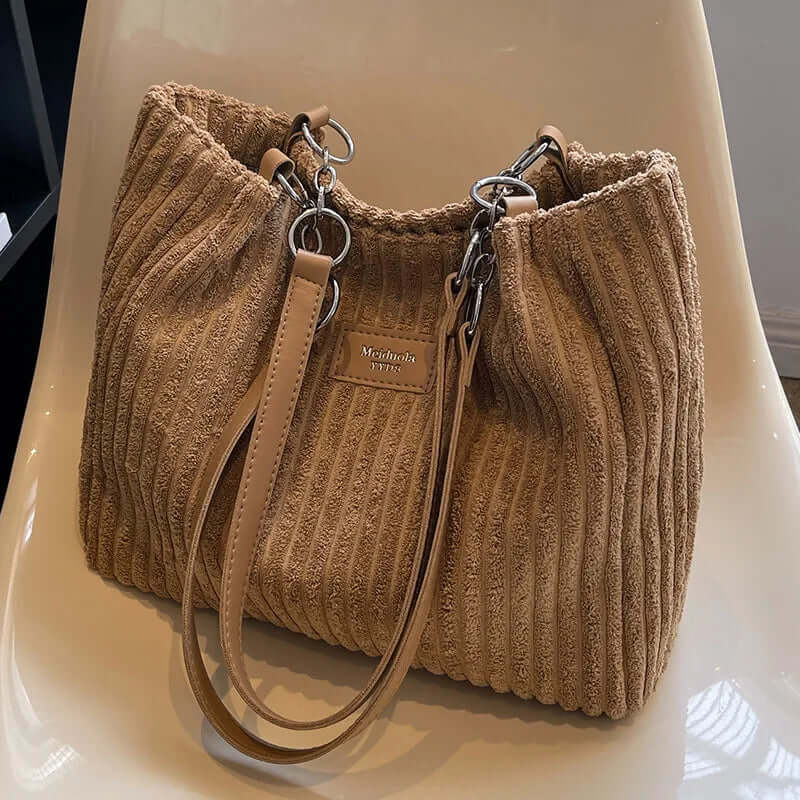 Sac en velours pour femme - Élégance et douceur - Projet Paris - Un accessoire chic pour rehausser votre tenue avec une texture luxueuse - Fermeture magnétique et bandoulière réglable