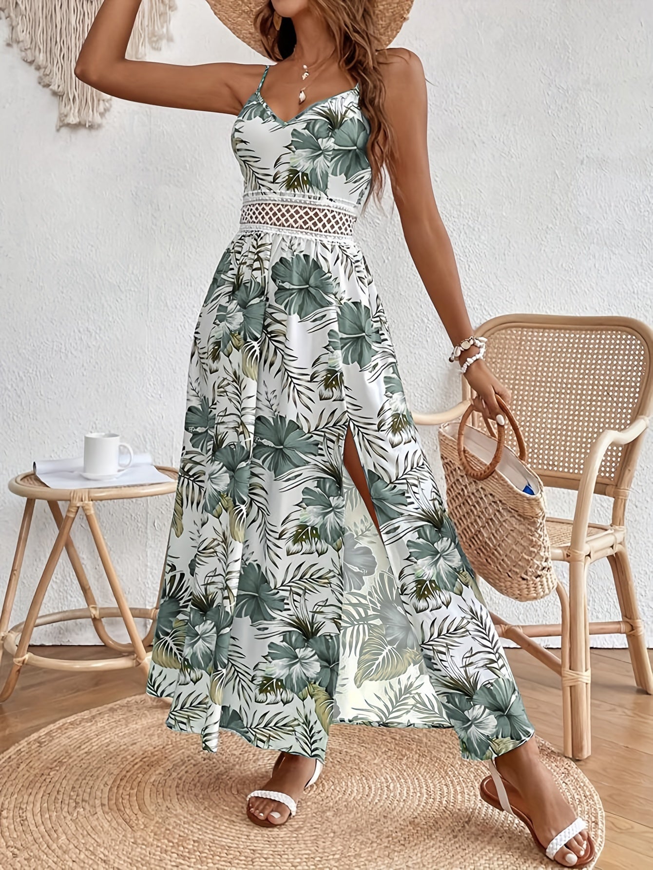 Robe à Bretelles Spaghetti avec Imprimé Floral – Projet Paris – Confort et Élégance