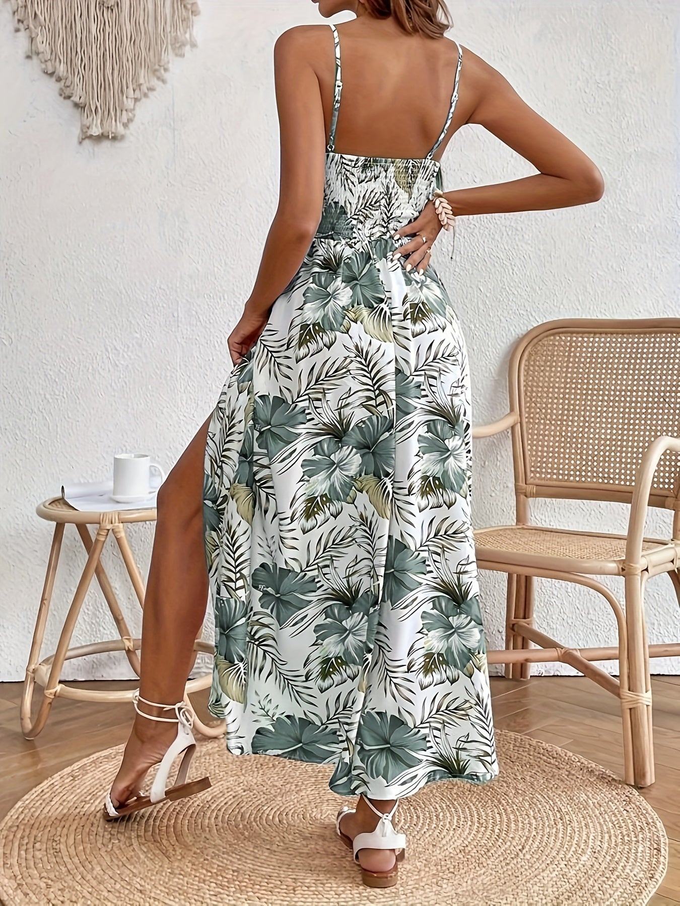 Robe à Bretelles Spaghetti avec Imprimé Floral – Projet Paris – Confort et Élégance