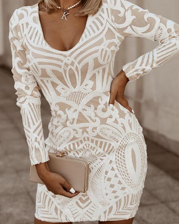 Robe ajustée à décolleté en V pour femmes - Projet Paris - Silhouette affinée et féminine
