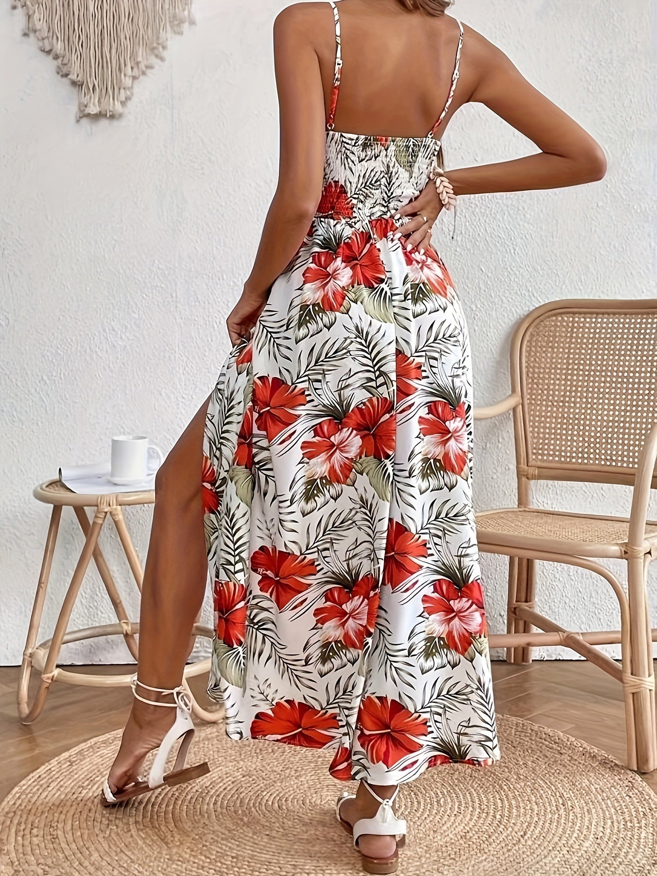 Robe à Bretelles Spaghetti avec Imprimé Floral – Projet Paris – Confort et Élégance