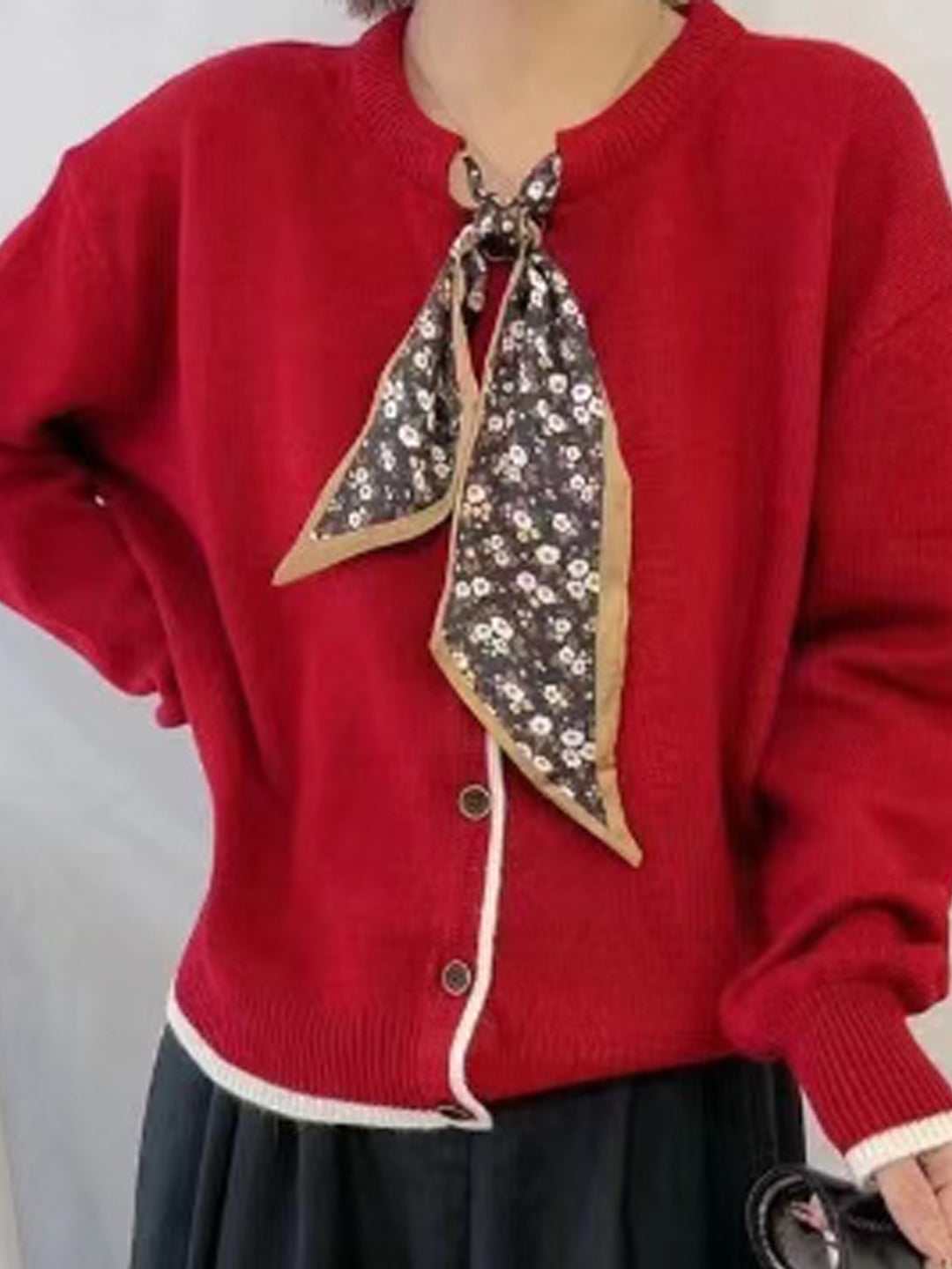Cardigan en coton tricoté vintage à col rond - Projet Paris - Élégance classique et confort absolu