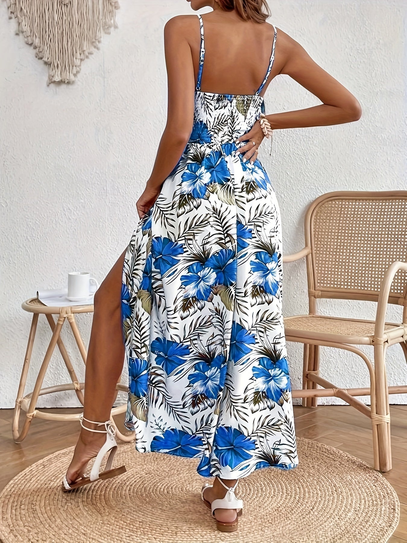 Robe à Bretelles Spaghetti avec Imprimé Floral – Projet Paris – Confort et Élégance