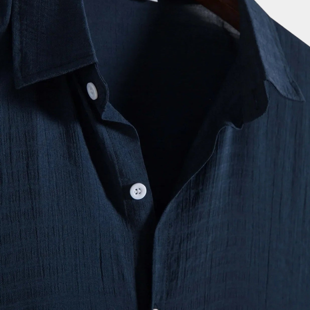 Chemise été homme style Old Money – Élégance discrète et luxe intemporel – Projet Paris – Idéal pour une allure sophistiquée