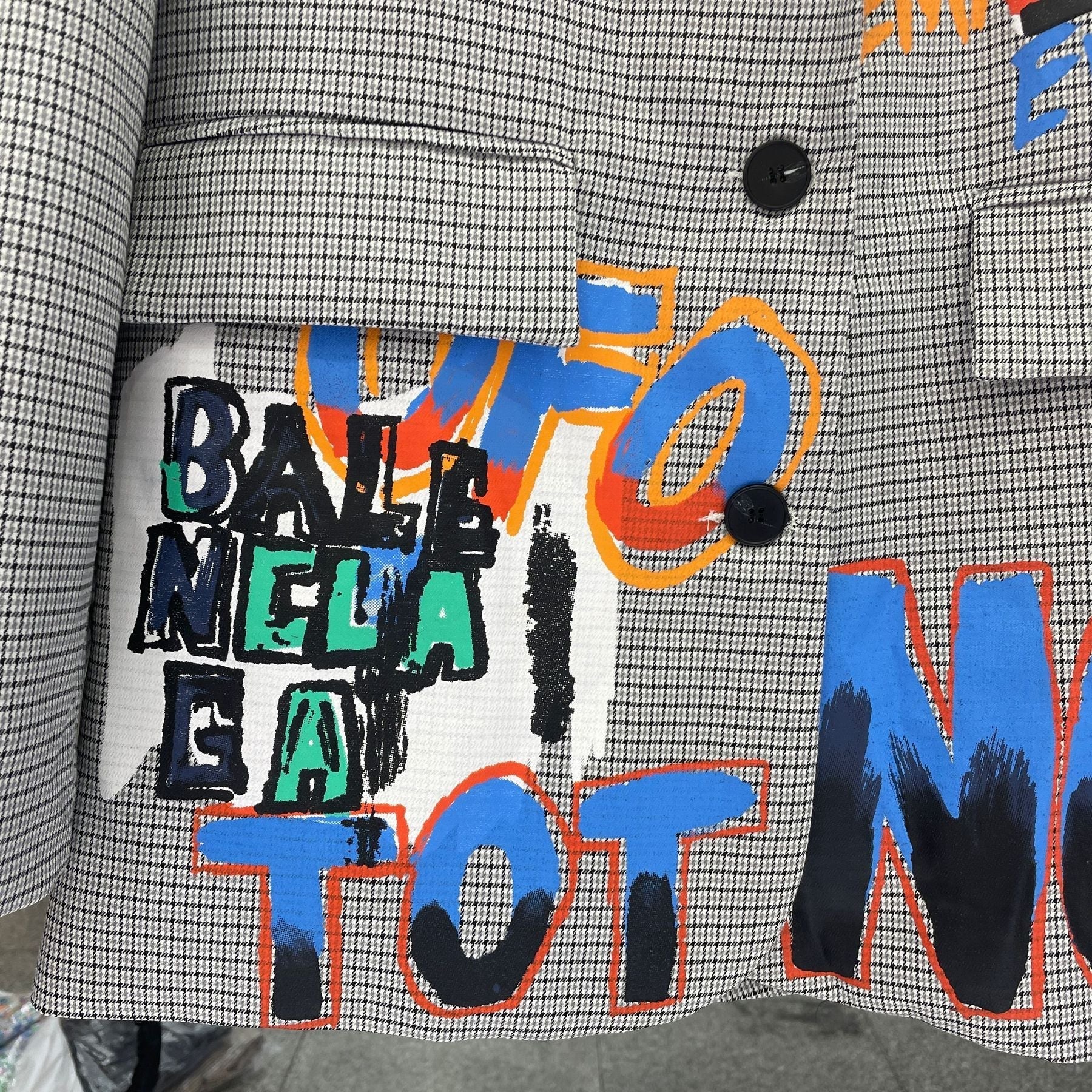 Blazer avec lettres graffiti - Projet Paris - Moderne et audacieux - Parfait pour un look unique