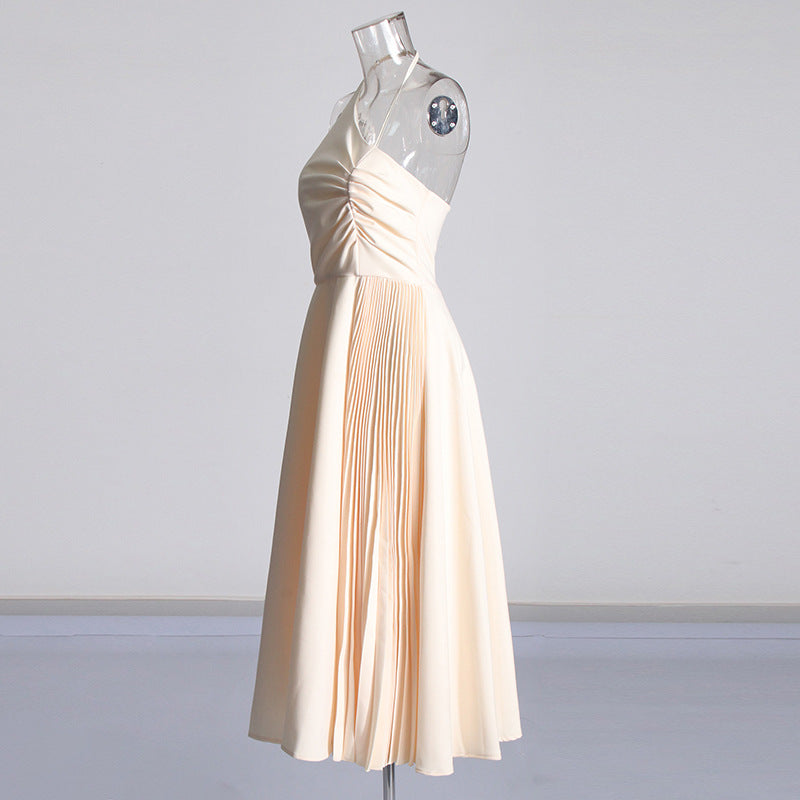Robe blanche asymétrique plissée avec bretelle - Projet Paris - Charme sophistiqué
