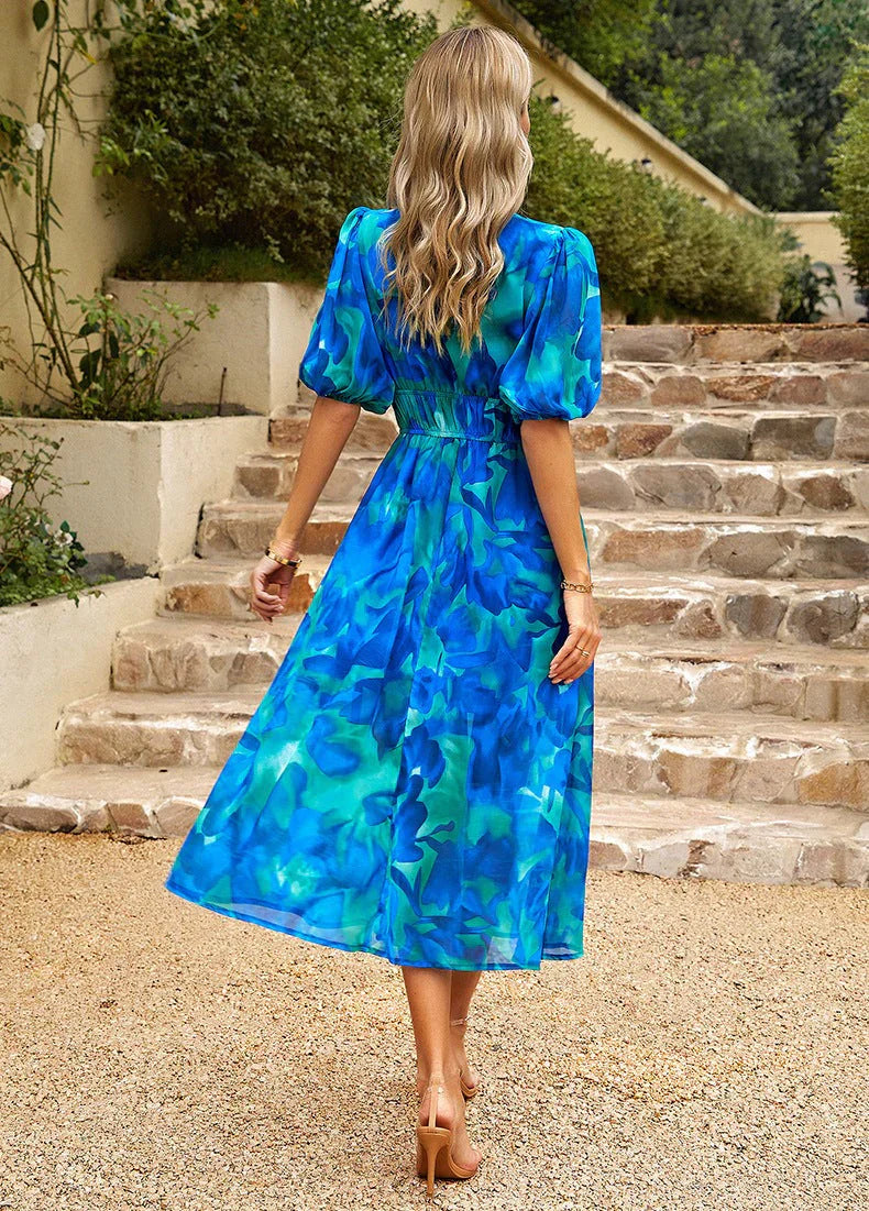 Robe à Col V – Projet Paris – Chic et polyvalente – Un incontournable du dressing